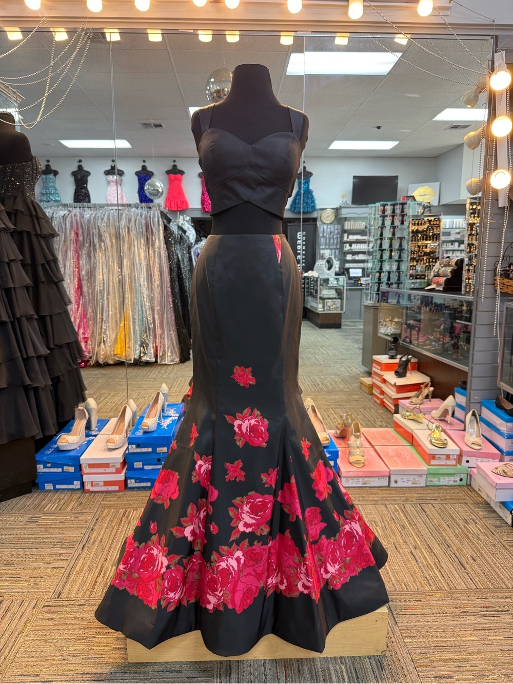 SHERRI HILL 51203 BLACK AND RED FLORAL SIZE 6 TWO PIECE MERMAID FORMAL PROM GOWN